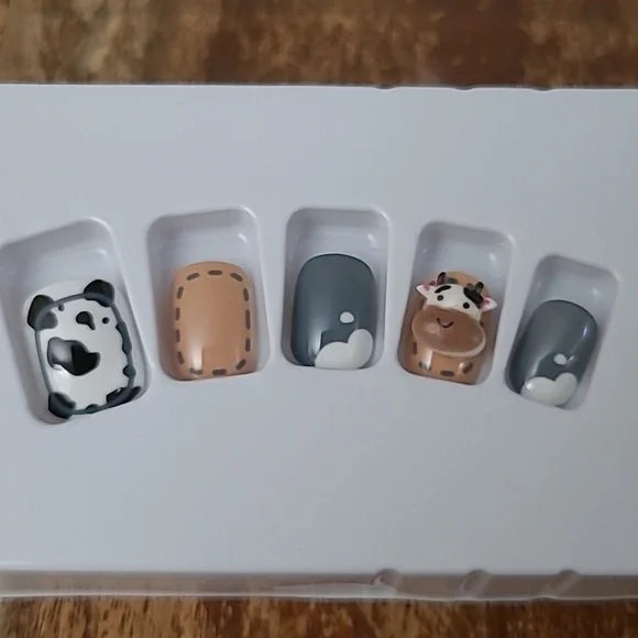 3D Cow Press On Nails - Picture 1 of 17